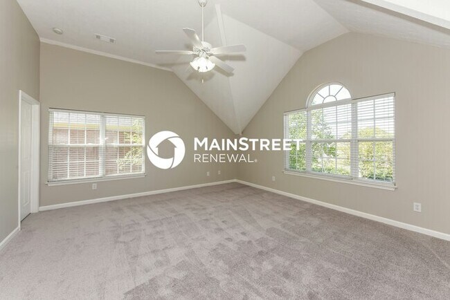 Building Photo - 4 Bedroom Pet-Friendly Home in Hendersonville, TN with Main Street Renewal
