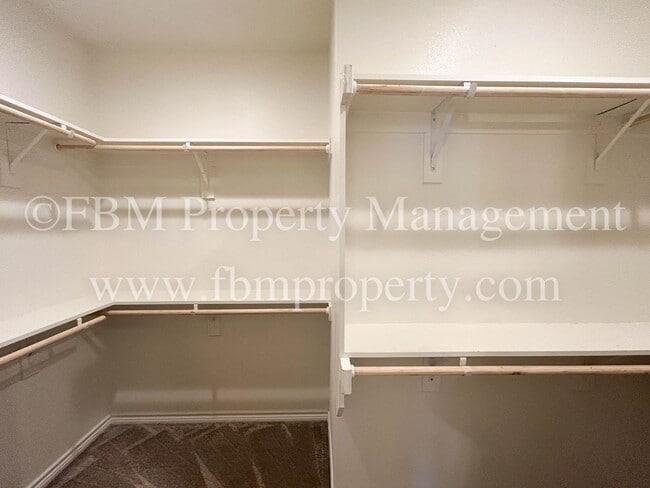 Building Photo - 1904 Uhl Rd