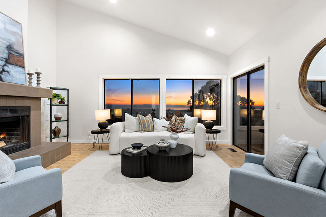 Living room with vistas, comfort, and fireplace - 3600 Klamath St