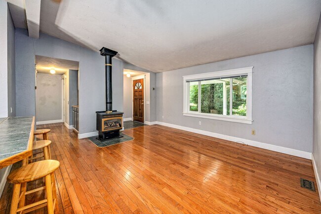 Building Photo - 4+ Bedroom Home - Surrounded by Nature, ne...