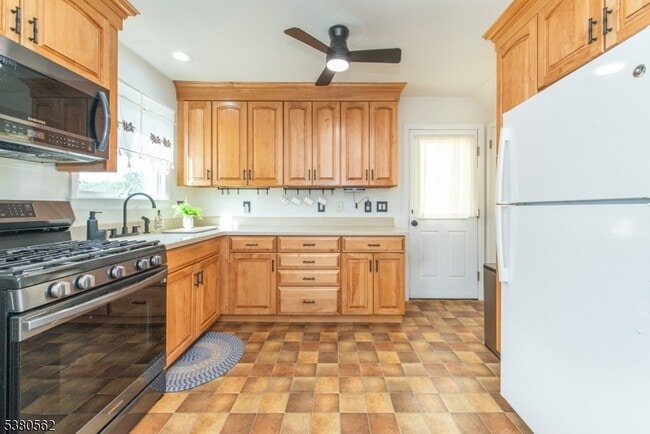 Building Photo - 41 Dowling Pkwy