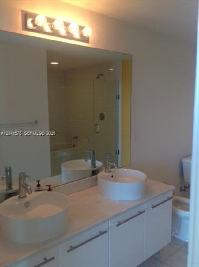 Building Photo - 888 Biscayne Blvd
