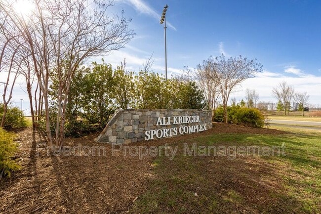 Building Photo - 2425 Morgans Point Dr