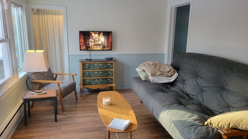 Building Photo - 5676 Clark St