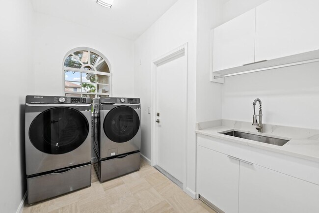 Building Photo - 2480 NW 66th Dr