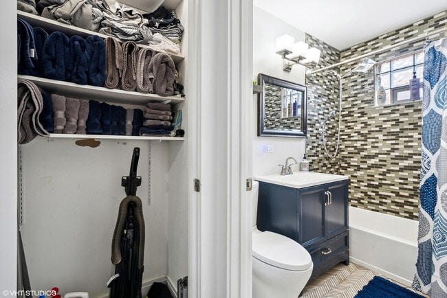 Building Photo - 2124 Seward St