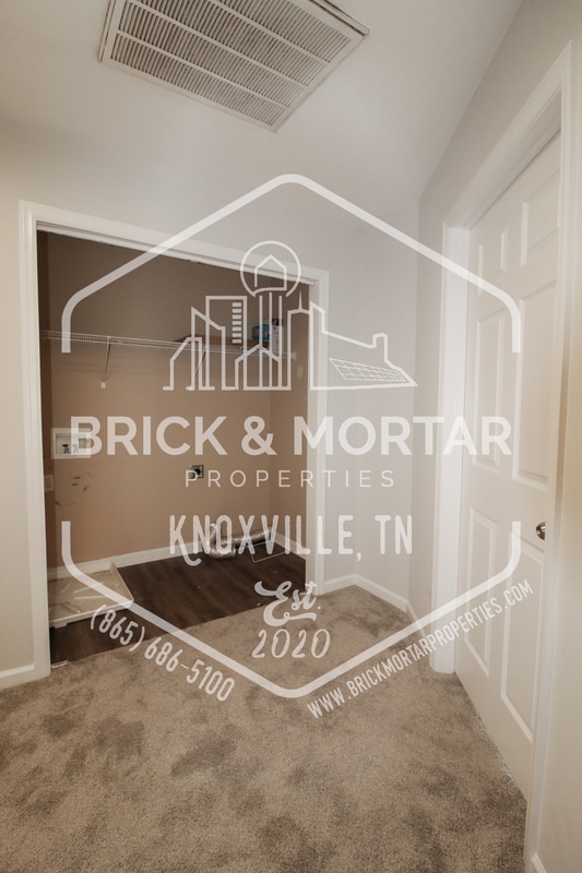 Building Photo - 900 Glendower Way