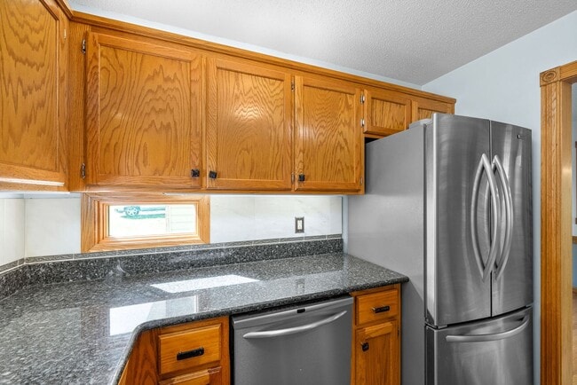 Building Photo - Pet Friendly Three Bedroom!