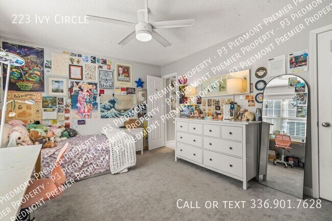 Building Photo - 223 Ivy Cir