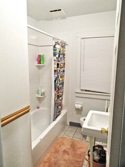 Bath - 5840 Alderson St
