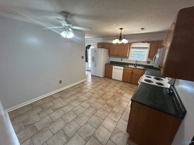 Building Photo - 111 Sunnyfield Dr