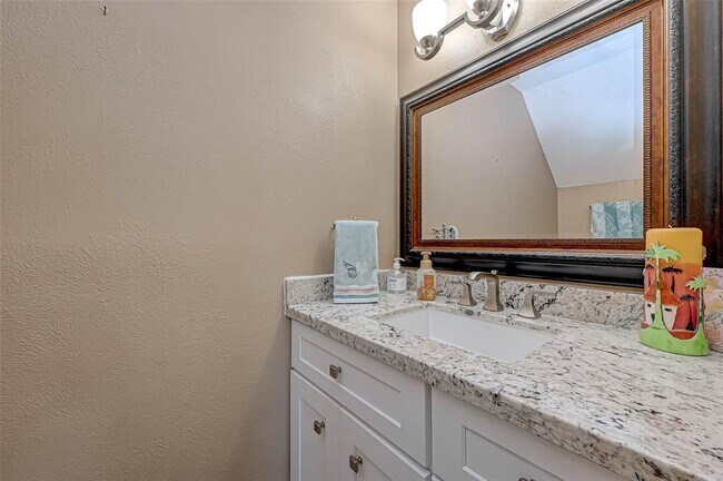 Building Photo - 502 Birdsong Dr