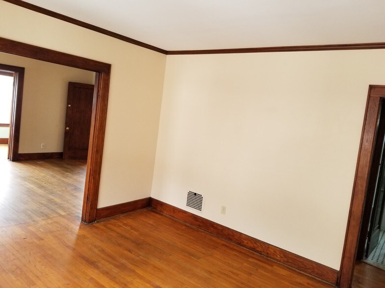 Dining room - 1604 S Geddes St
