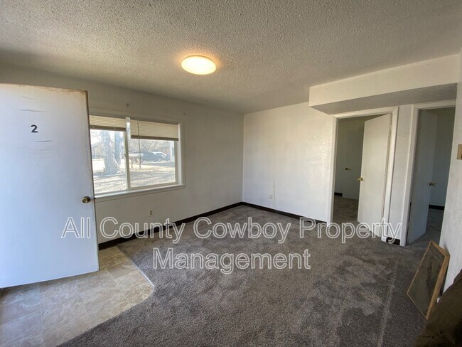 Building Photo - 864 N 5th St