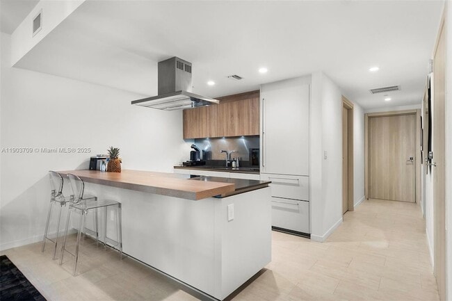 Building Photo - 1000 Brickell Plaza