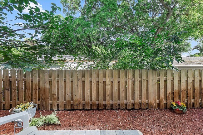 Building Photo - 1541 SW 28th St