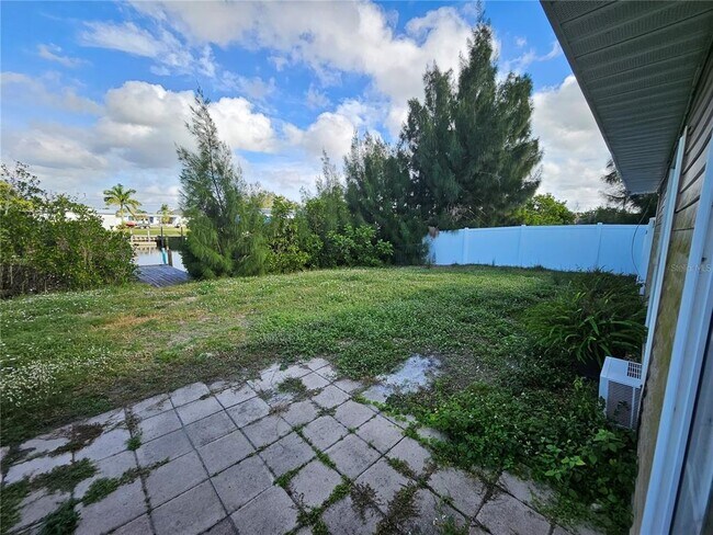 Building Photo - 21838 Edgewater Dr