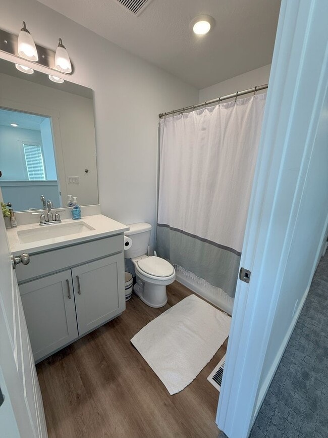 Building Photo - Modern 3-Bedroom End-Unit Townhome in Smit...