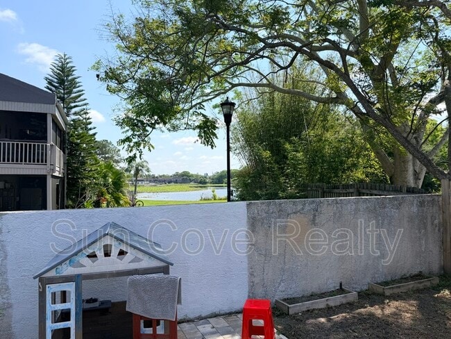 Building Photo - 8833 Cypress Hammock Dr