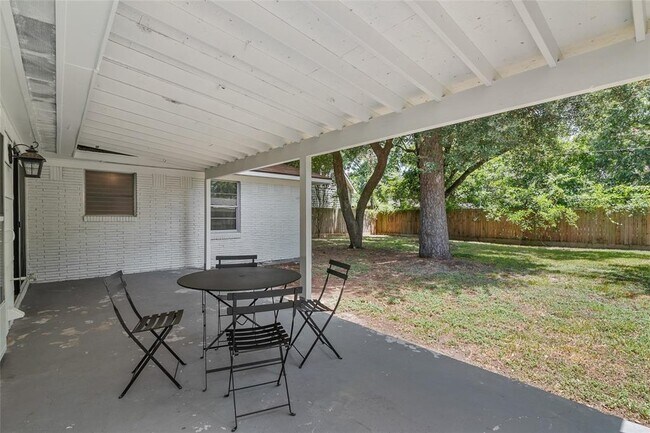 Building Photo - 6023 Pineshade Ln