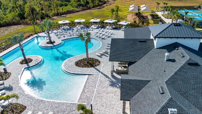 Building Photo - Spacious Like New 4-Bedroom Oasis with 3 Full Baths in Palmetto - Available NOW