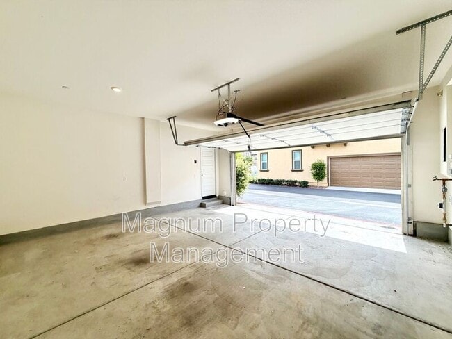 Building Photo - 40617 Birchfield Dr