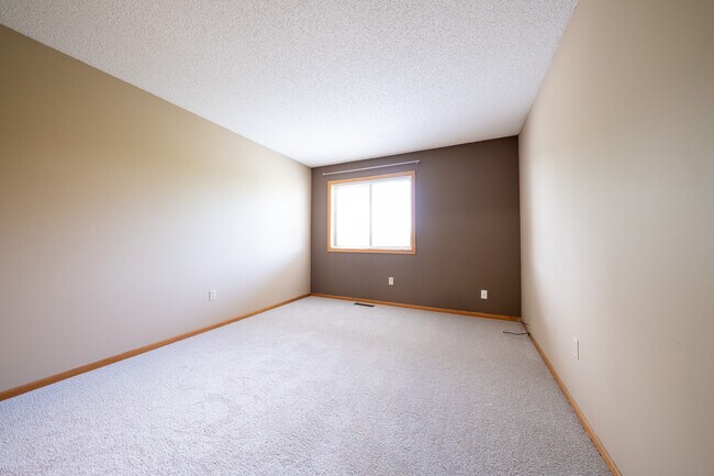 Building Photo - 5445 Orleans Ln N