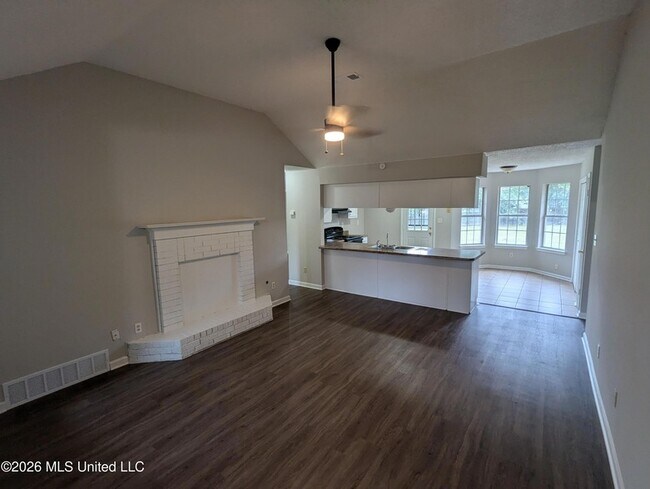 Building Photo - 2872 Waverly Dr