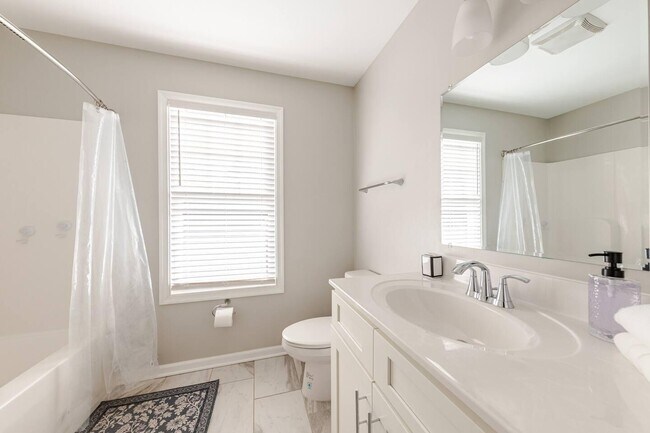 Building Photo - 301 Rollason Dr