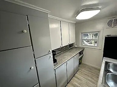 Building Photo - 5 Drumore Cres