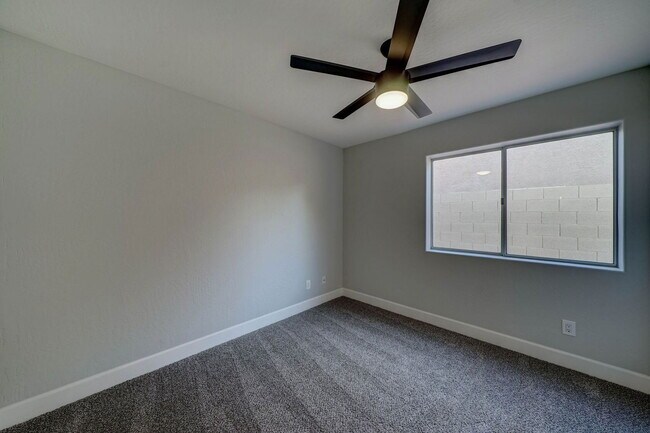 Building Photo - 8940 E Palm Ridge Dr