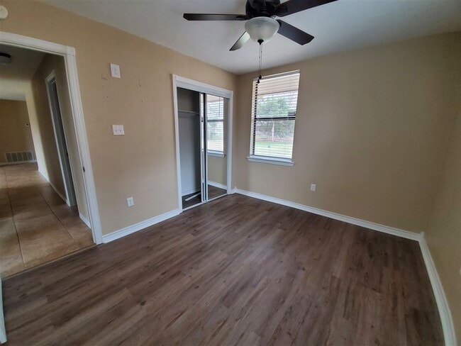 Building Photo - 2611 NW Pollard Ave