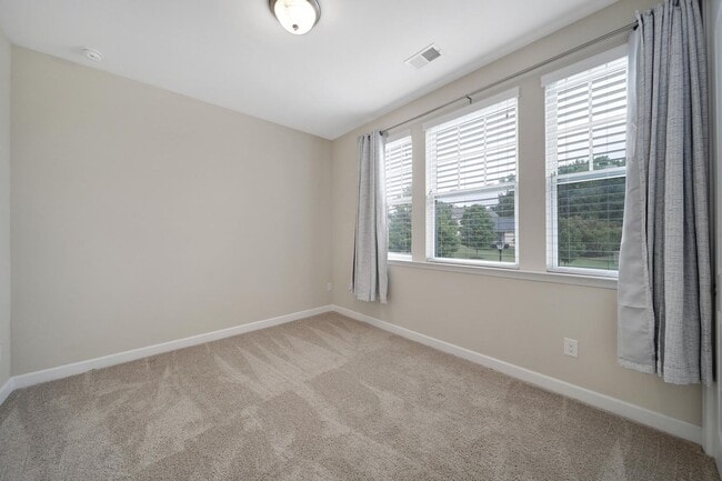 Building Photo - Gorgeous 4 Bed 3.5 Bath Home with Basement...