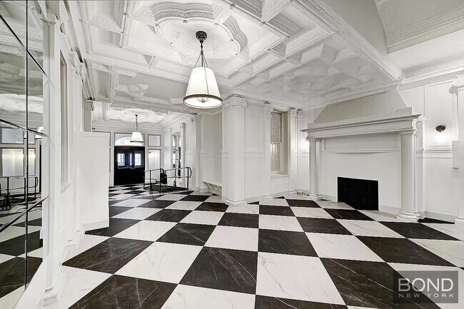 Building Photo - 250 W 91st St