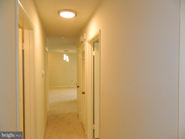 Building Photo - 15320 Pine Orchard Dr