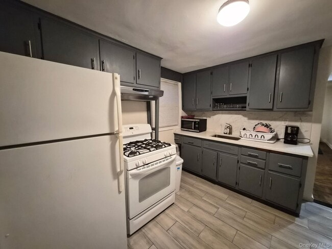 Building Photo - 182 Covert Ave