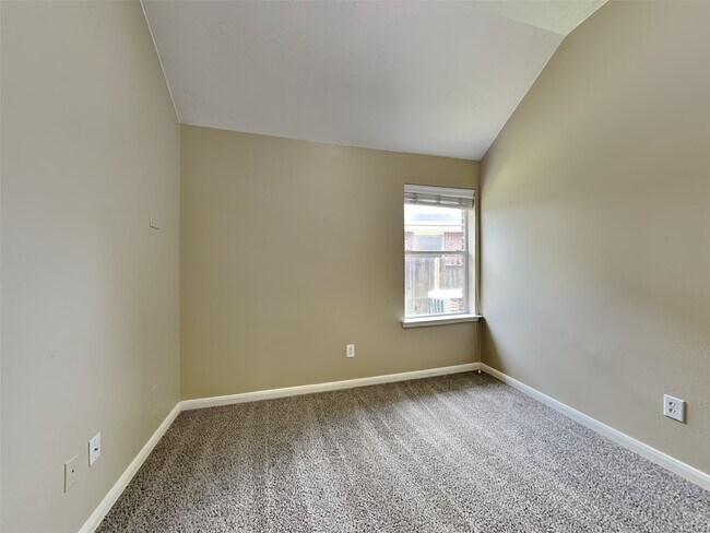 Building Photo - 6019 Skyhaven Ln