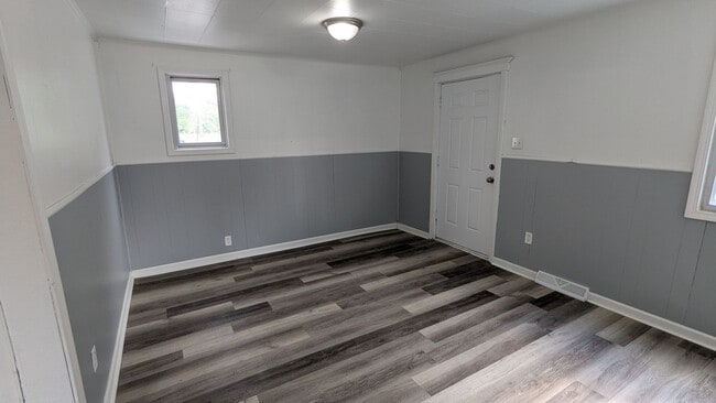 Building Photo - Springs Acquisitions, LLC 2387/2389 29th S...
