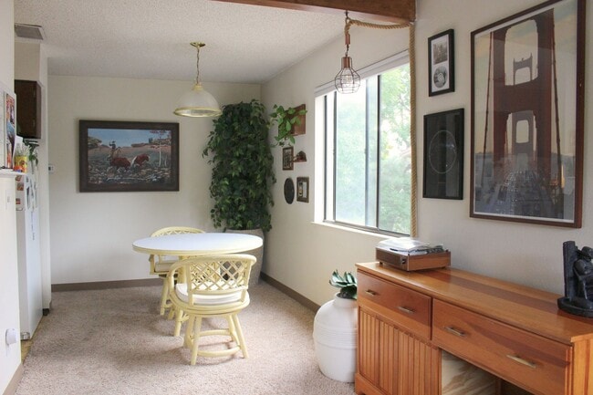 Building Photo - Contemporary Living Close to CSU & Amenities