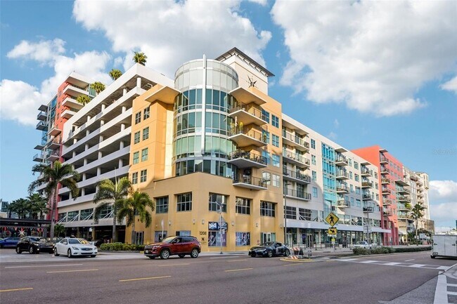 Building Photo - 1208 E Kennedy Blvd