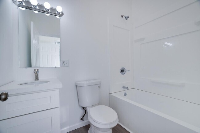 Building Photo - 9406 Juniper Dr