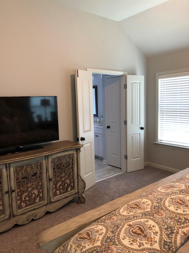 Building Photo - 9211 Cres Lodge Cir