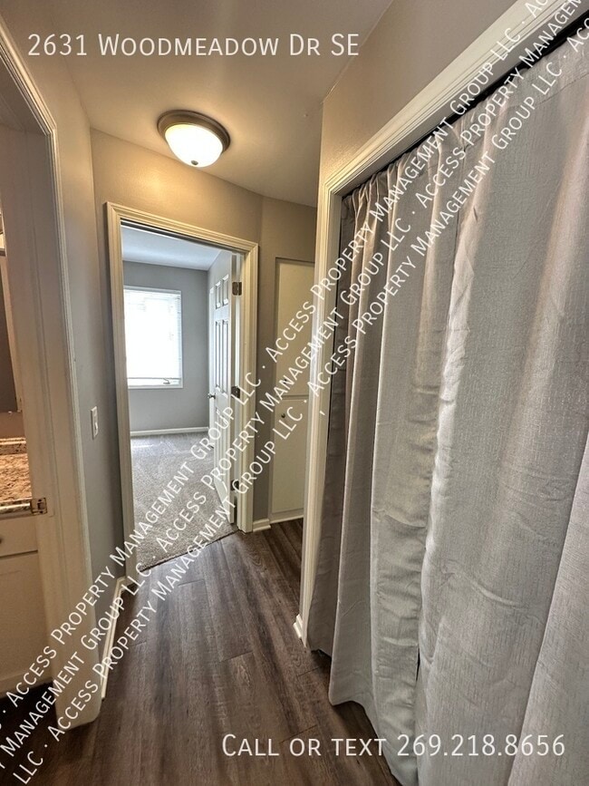 Building Photo - 2631 Woodmeadow Dr SE