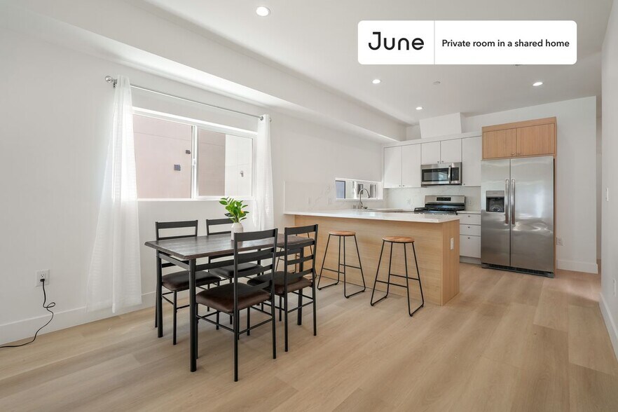 Building Photo - Private bedroom in 5 bed/4 bath Home