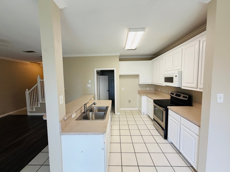Building Photo - 5808 Blackmon Ct