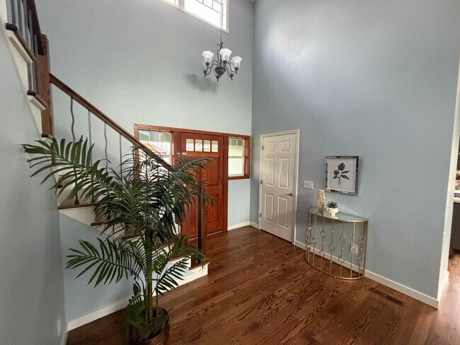 Building Photo - 160 Vintage Cir