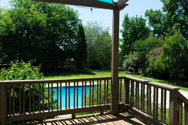 Building Photo - 724 Avrett Cir