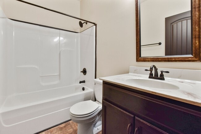 Building Photo - Pet Friendly Four Bedroom!