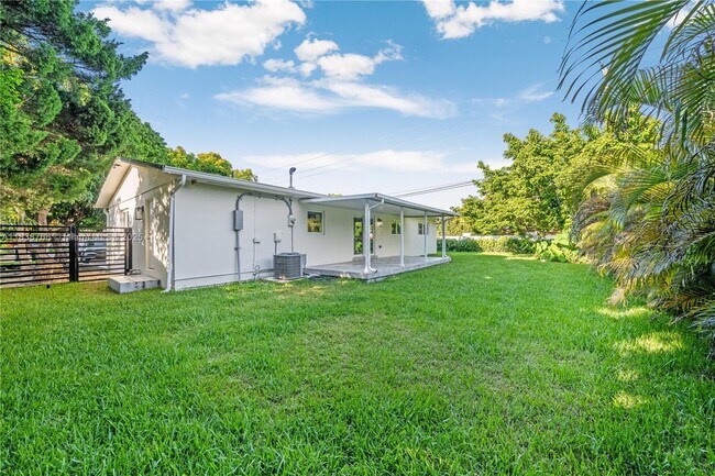 Building Photo - 6700 SW 49th Terrace