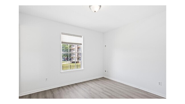 Building Photo - 880 Seville Row